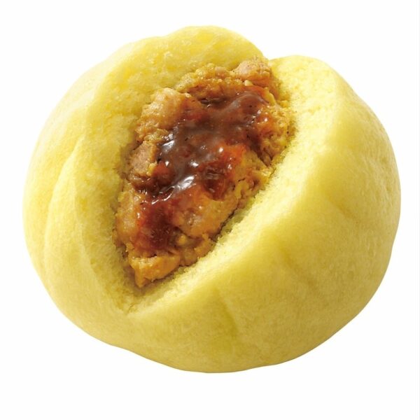 カレー風具材が見える中華まんの断面