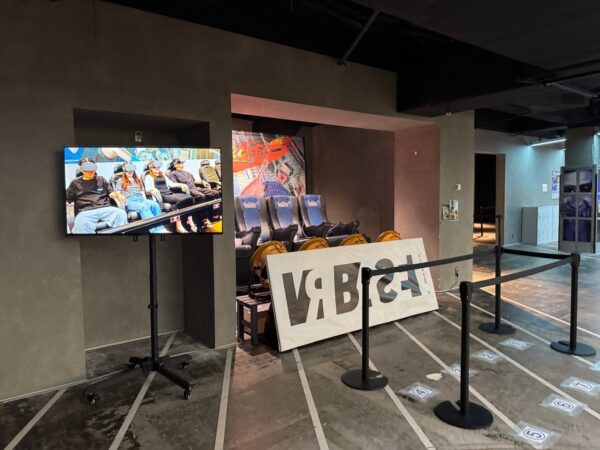 VR BASE TOKYO 受付・MX4D座席エリア
