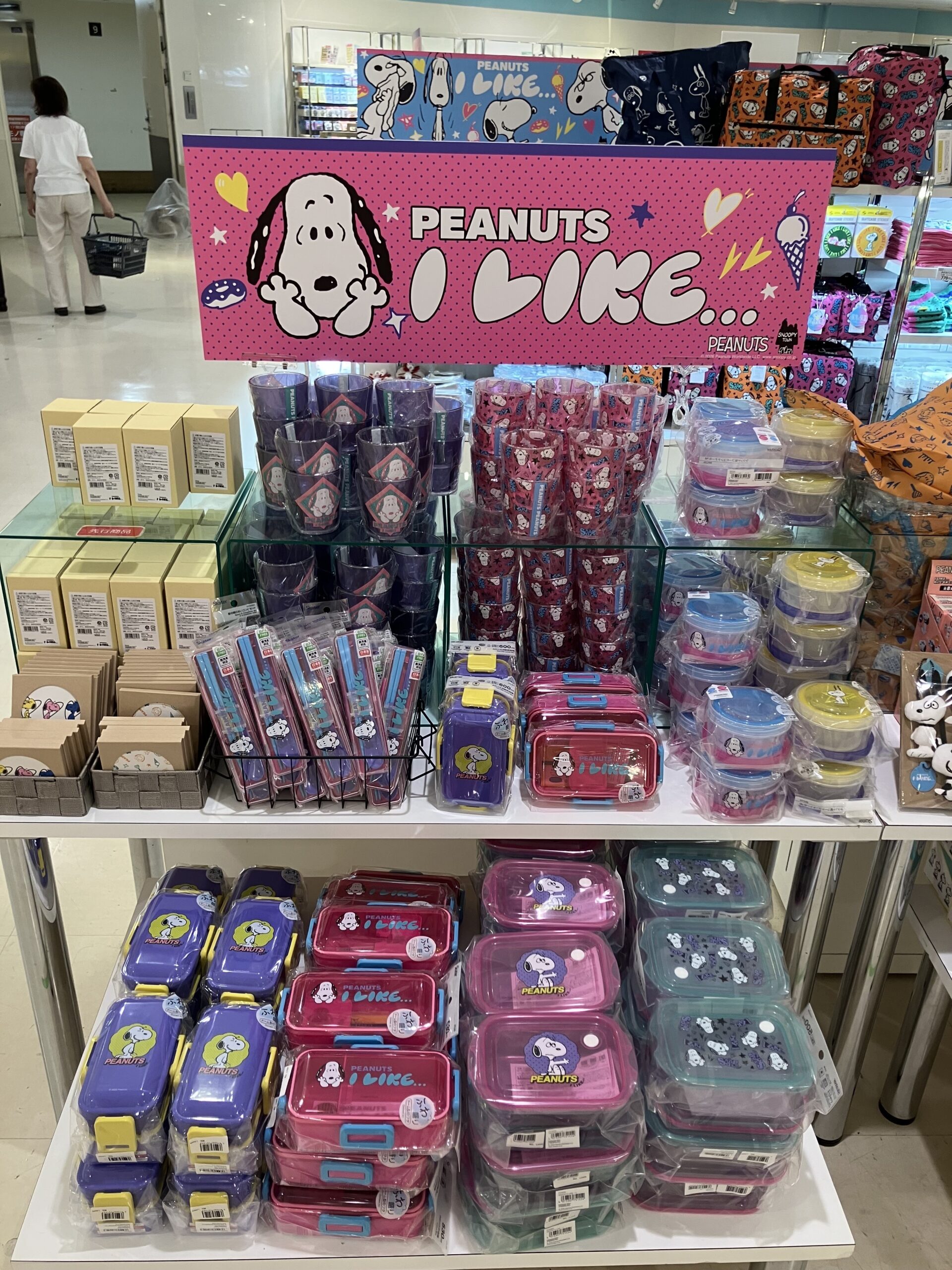 うめだスヌーピーフェスティバル2026 スケーター「PEANUTS I LIKE...」シリーズの売り場
