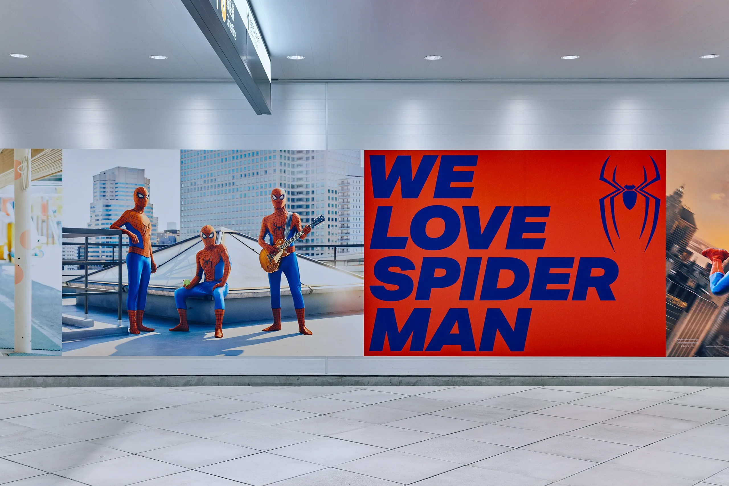 「WE LOVE SPIDER MAN」駅構内広告
