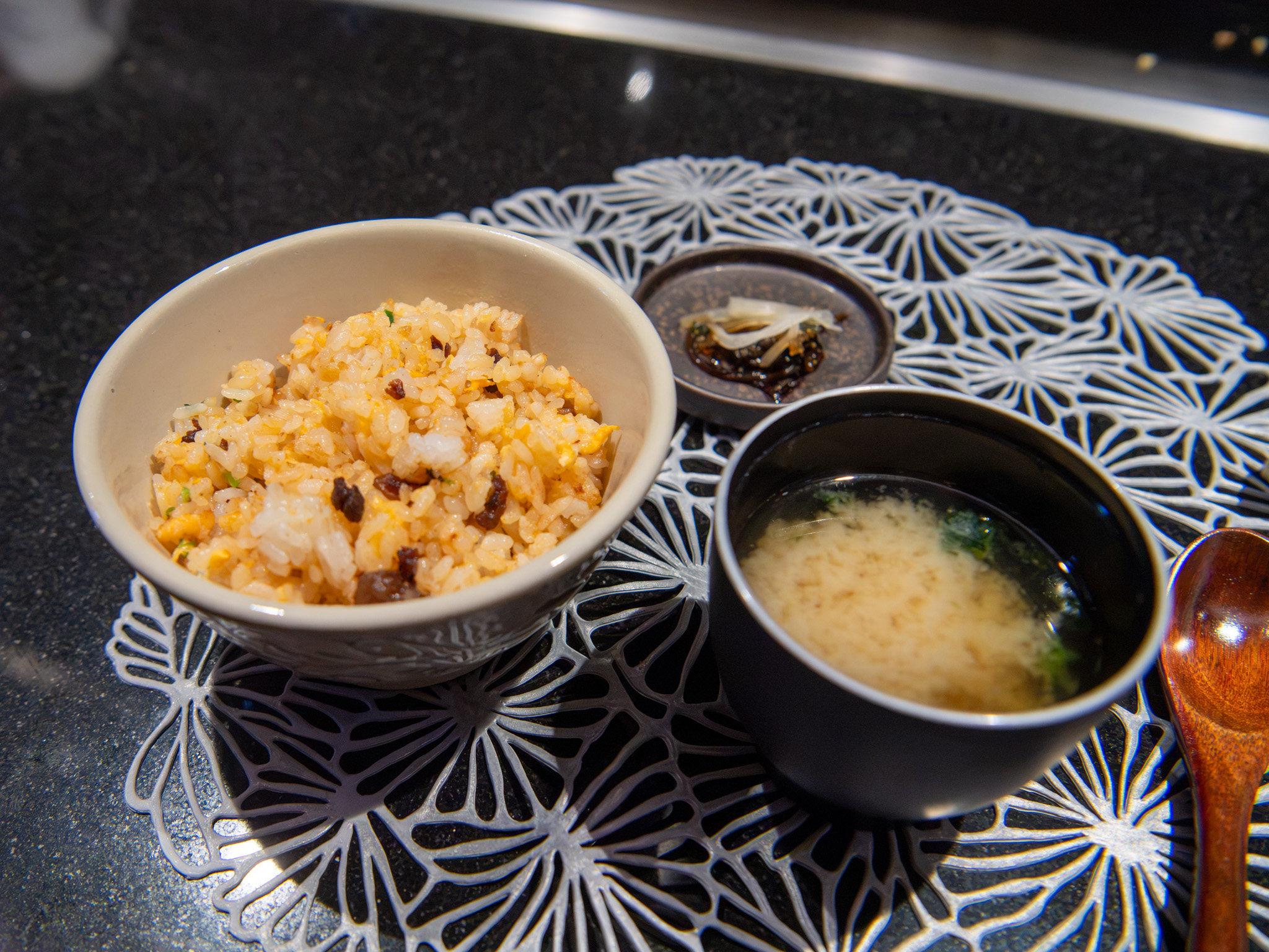 鉄板焼 泉崎 ガーリックライスと味噌汁