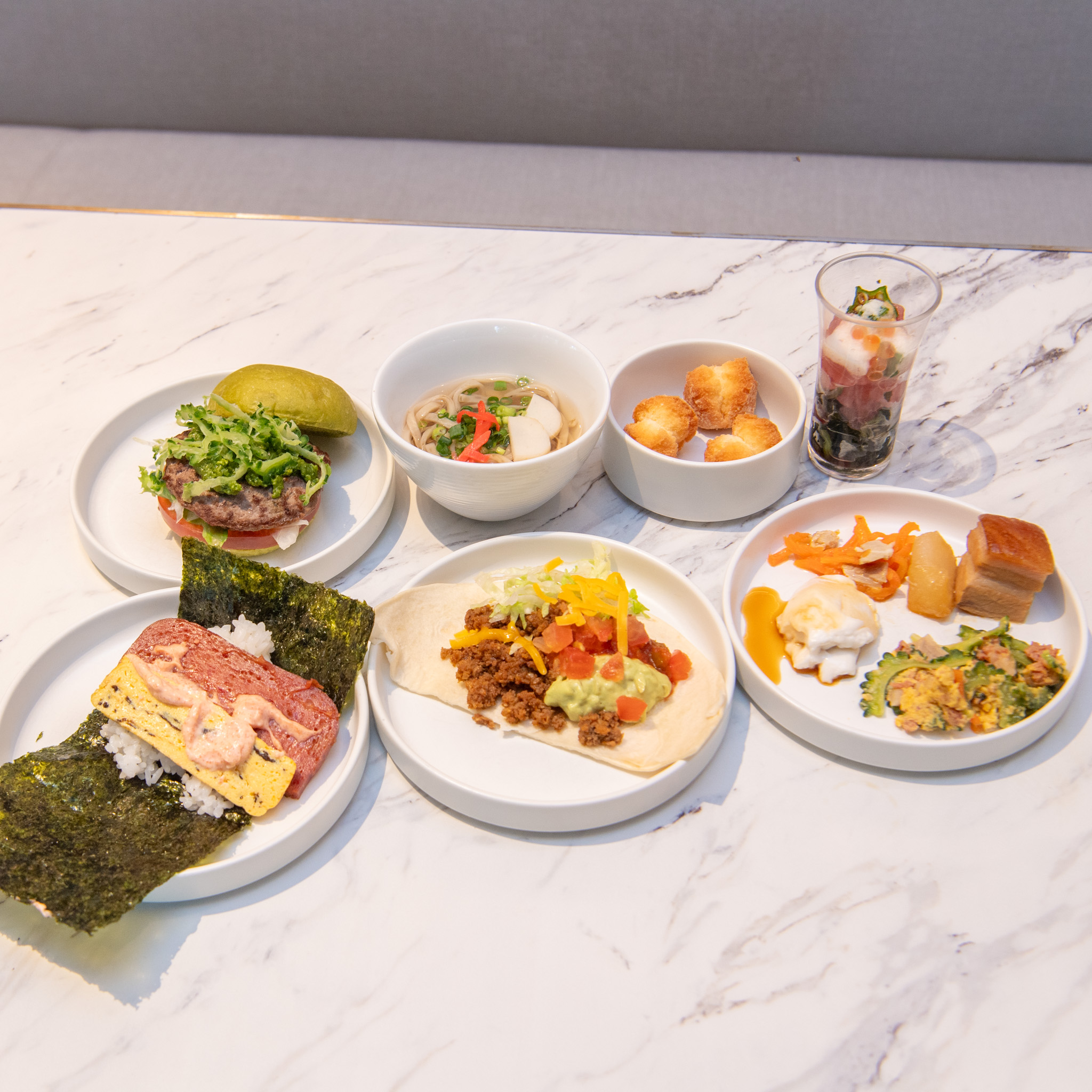 プランタンの朝食ビュッフェで選んだ沖縄料理の一式