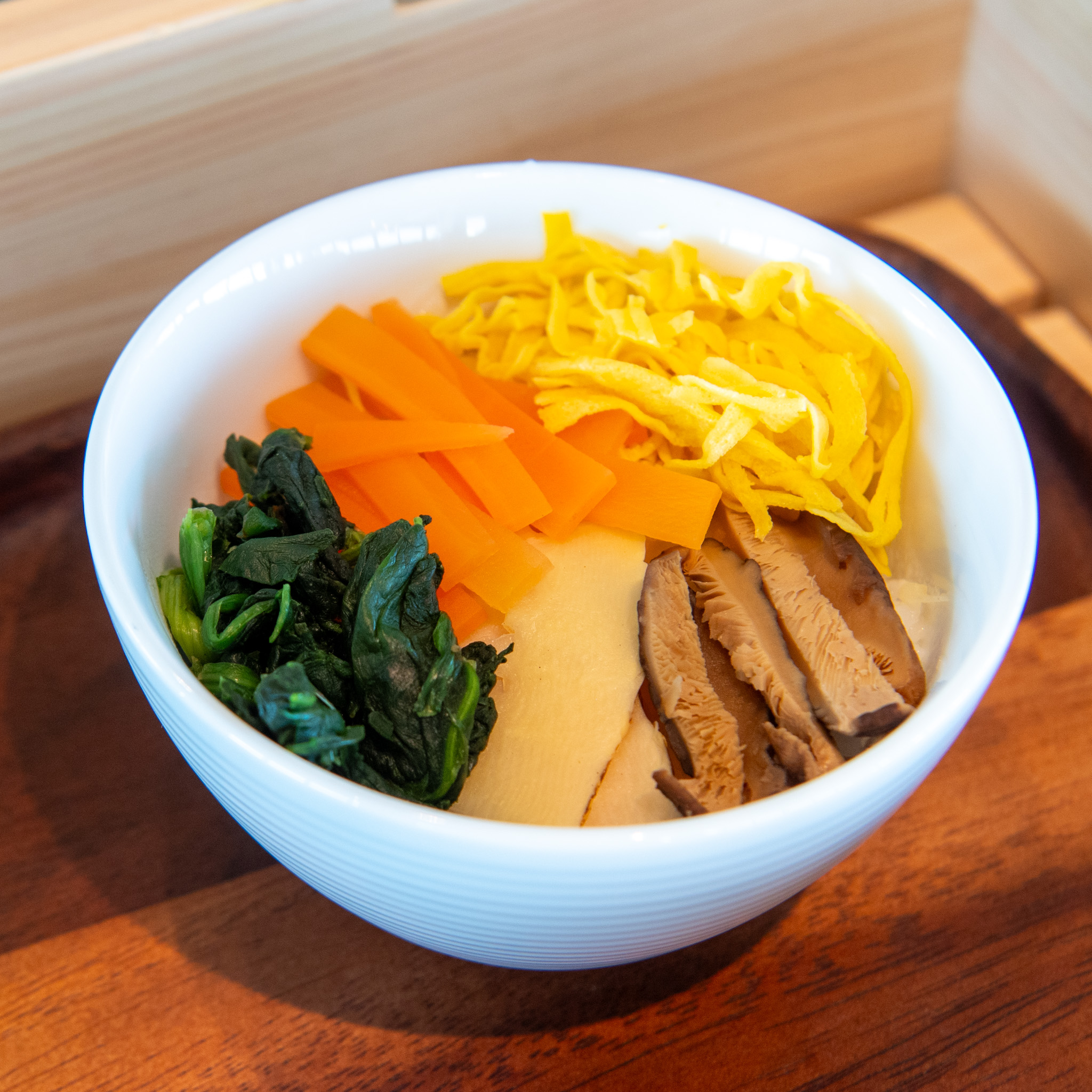 椎茸と錦糸卵をのせたセーファン
