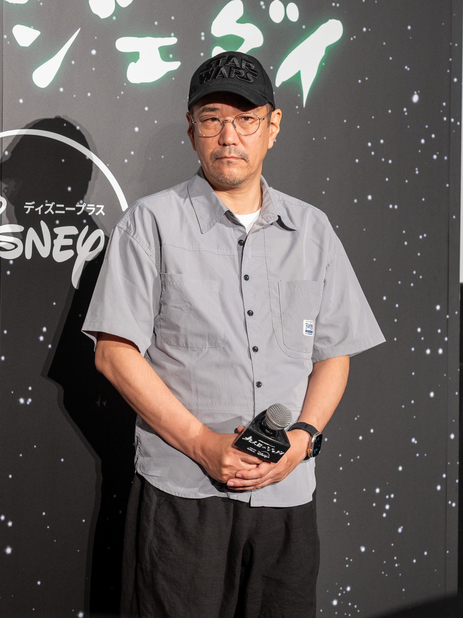 STAR WARSロゴのキャップ姿で語る神山健治総監督
