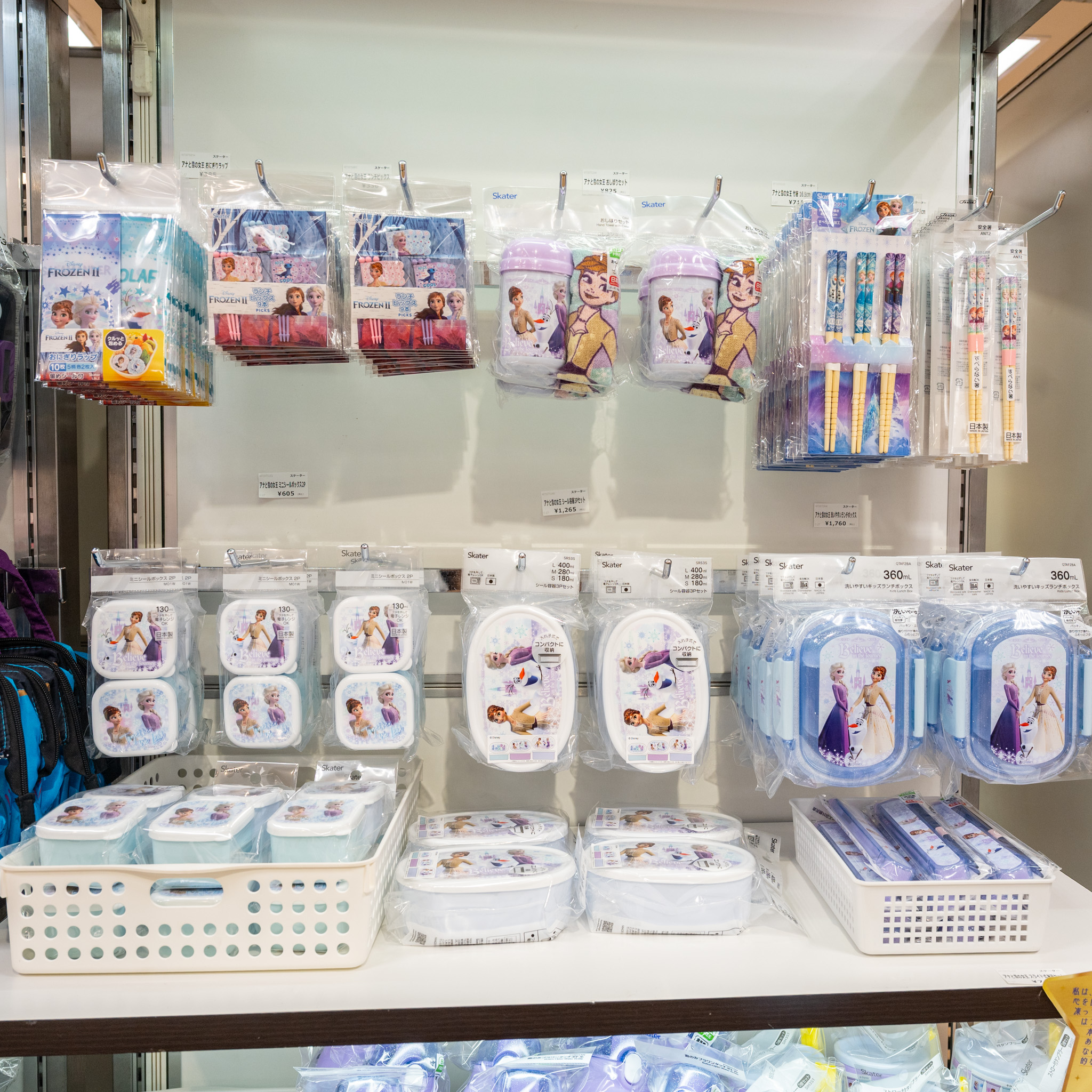 スケーター アナと雪の女王 グッズ売り場
