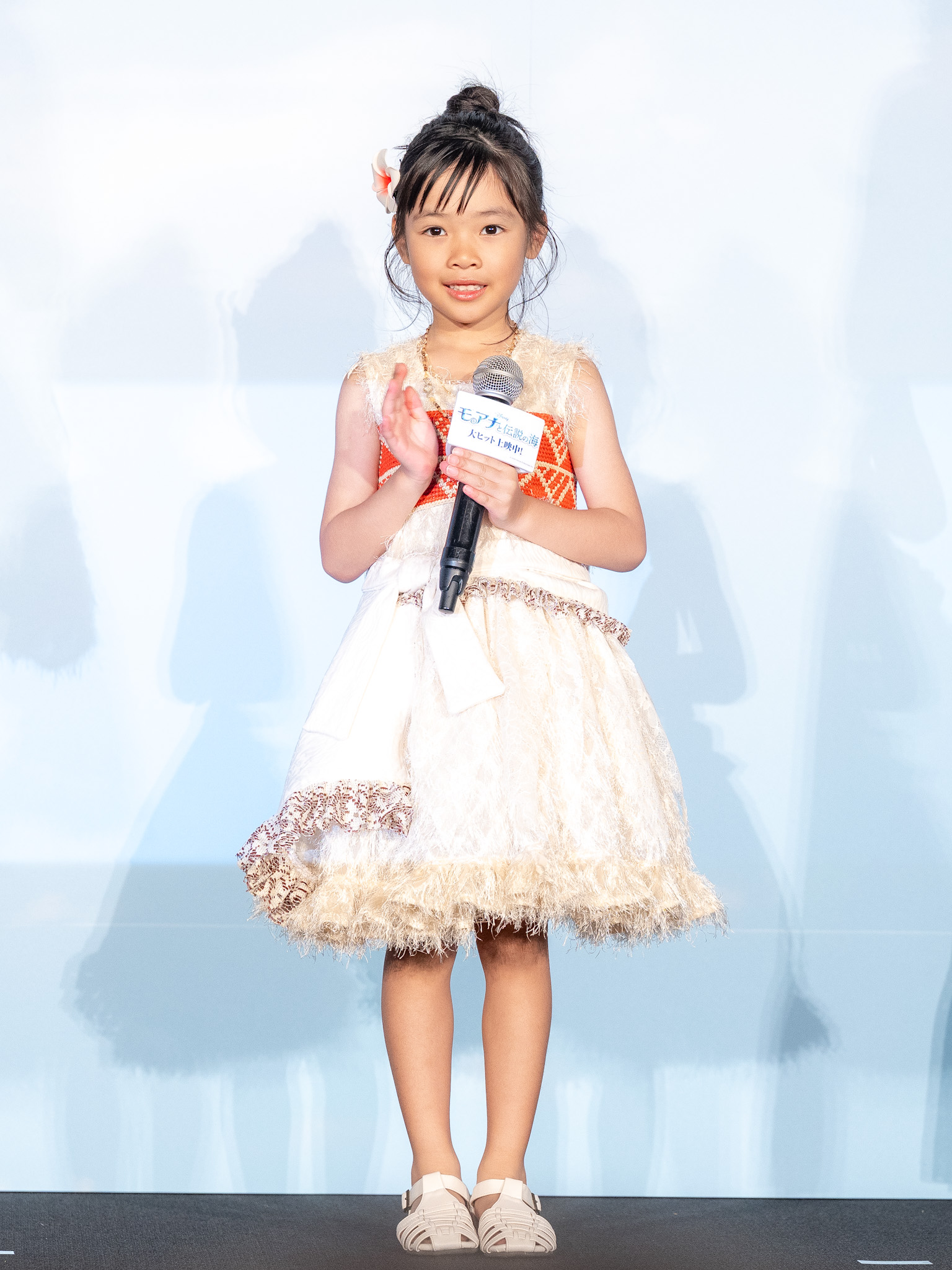 ベビー・モアナの衣装で登場した倉田瑛茉