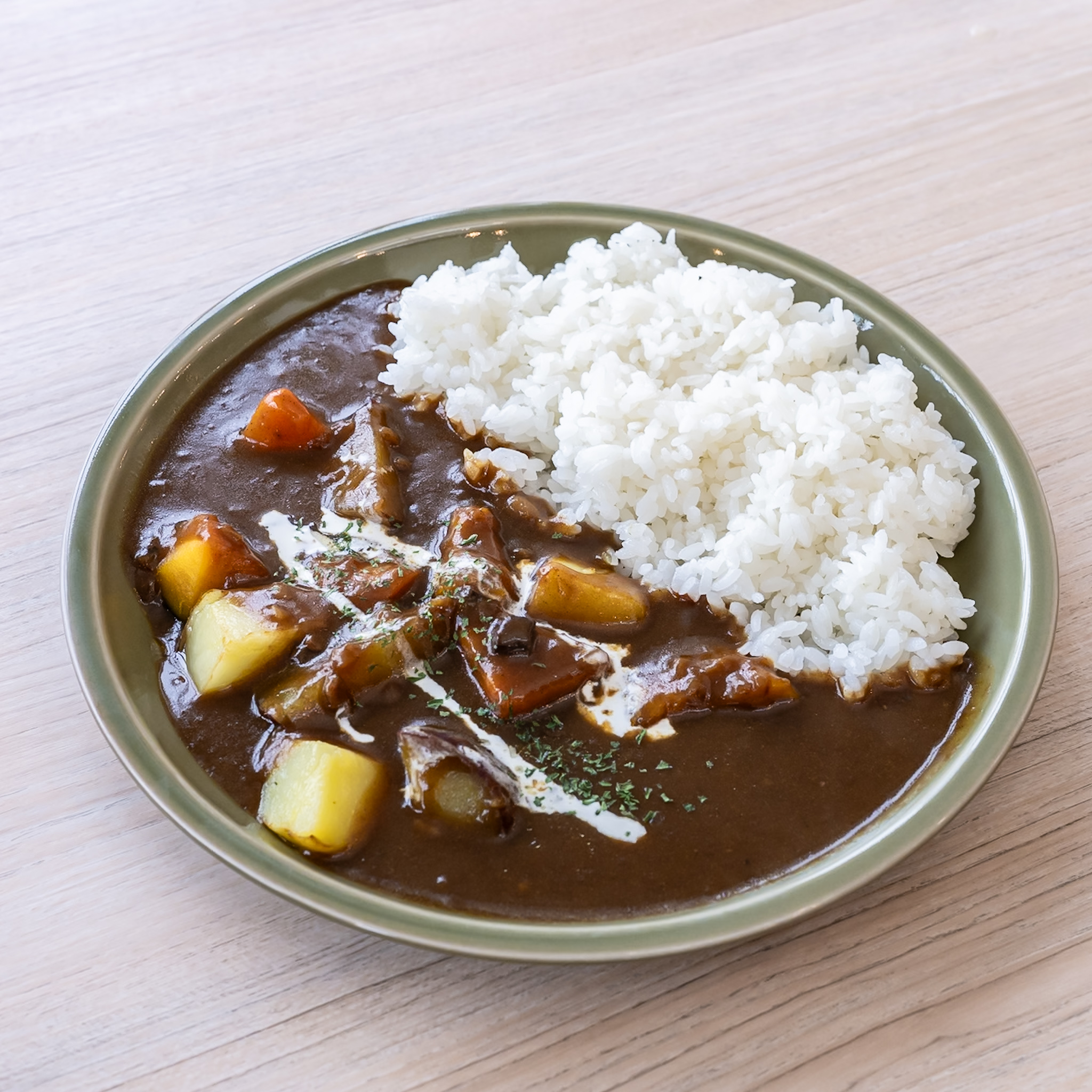 ゴロゴロの揚げ野菜をのせたまるっと雲仙ベジタブルカレー