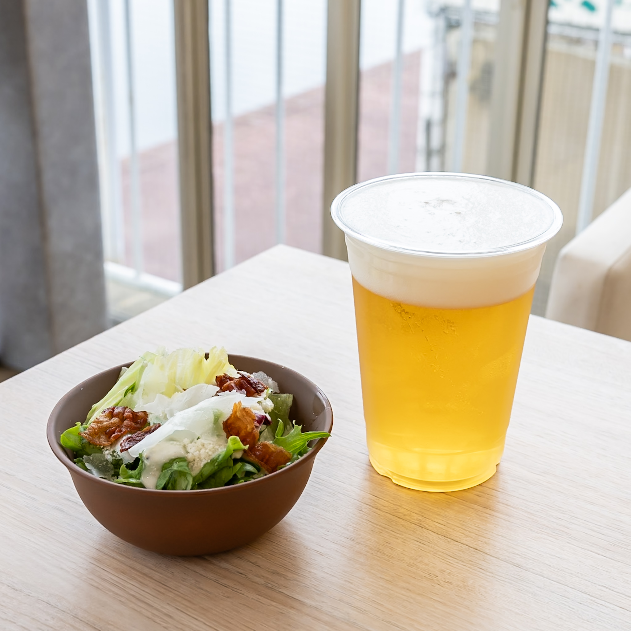 ミニサラダと生ビールのバリューセット