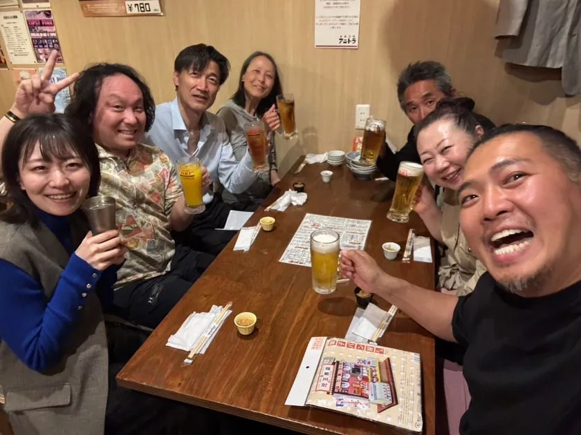 飲食店での集合写真