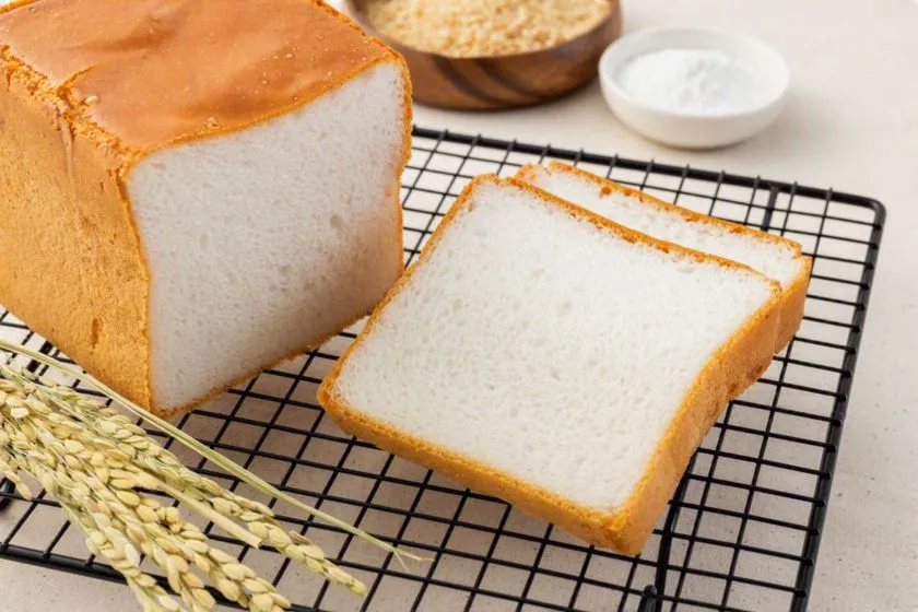 コメトワ食パンの断面とスライス