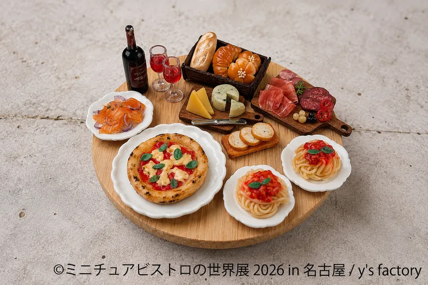 ピザやパスタ、前菜を並べたミニチュア料理