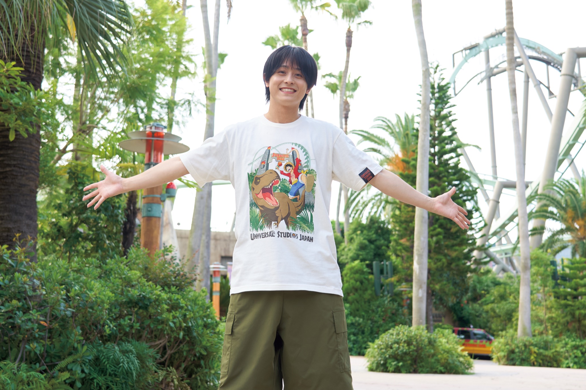 『ジュラシック・パーク』エリアでのTシャツ着用カット