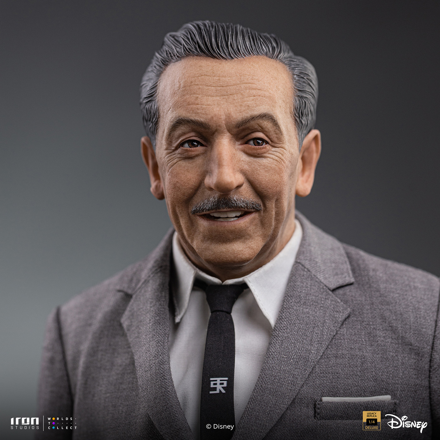 ウォルト・ディズニーの顔の正面アップ