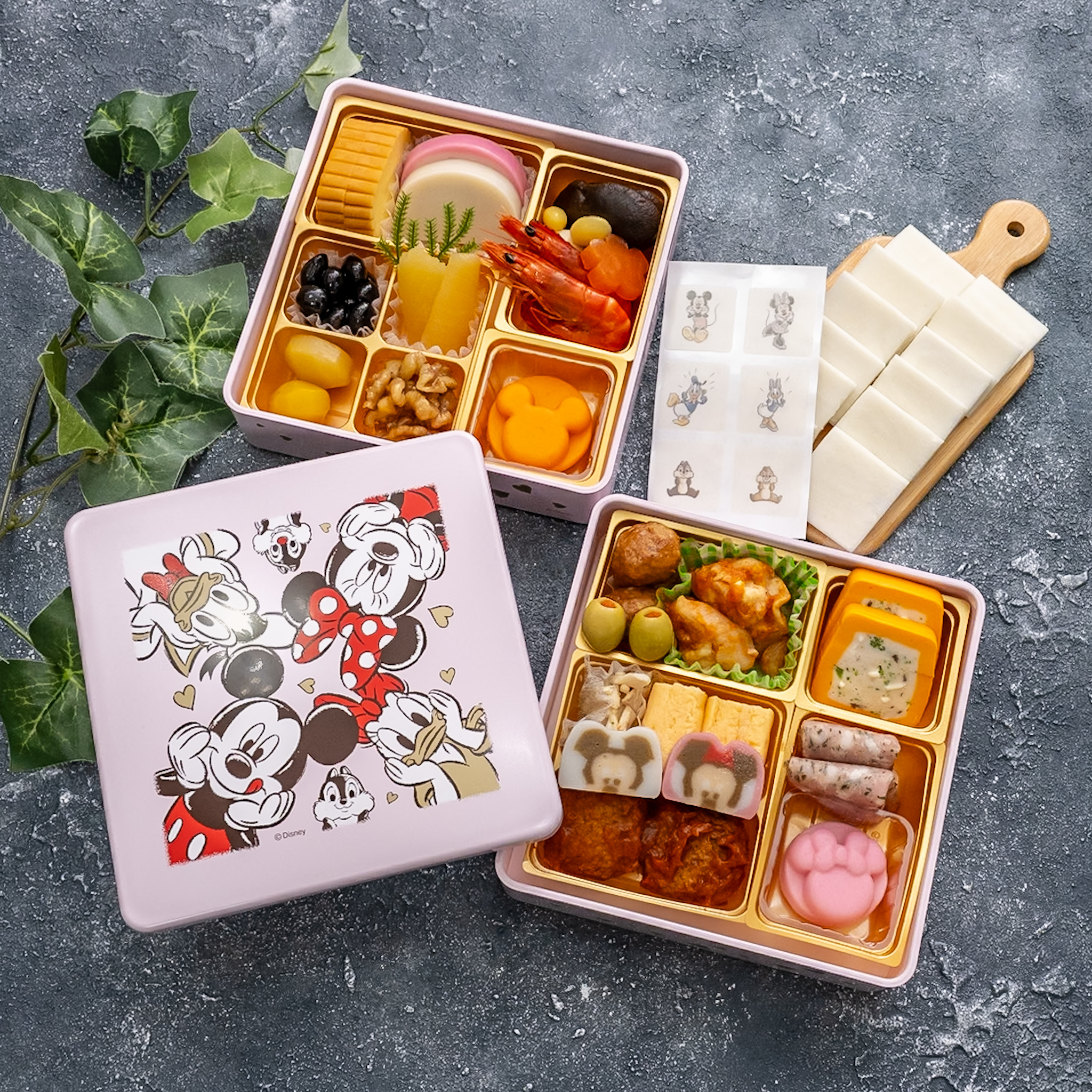 実食レポ】2027年はミッキー＆フレンズがかわいくポーズ！紀文「おせち