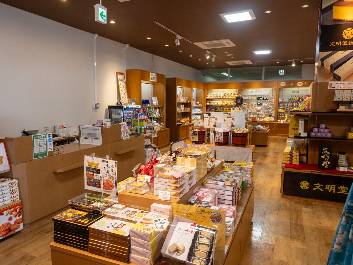 売店の長崎土産コーナー