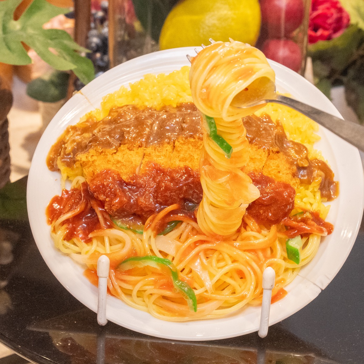 カツとスパゲッティを盛り合わせたトルコライス