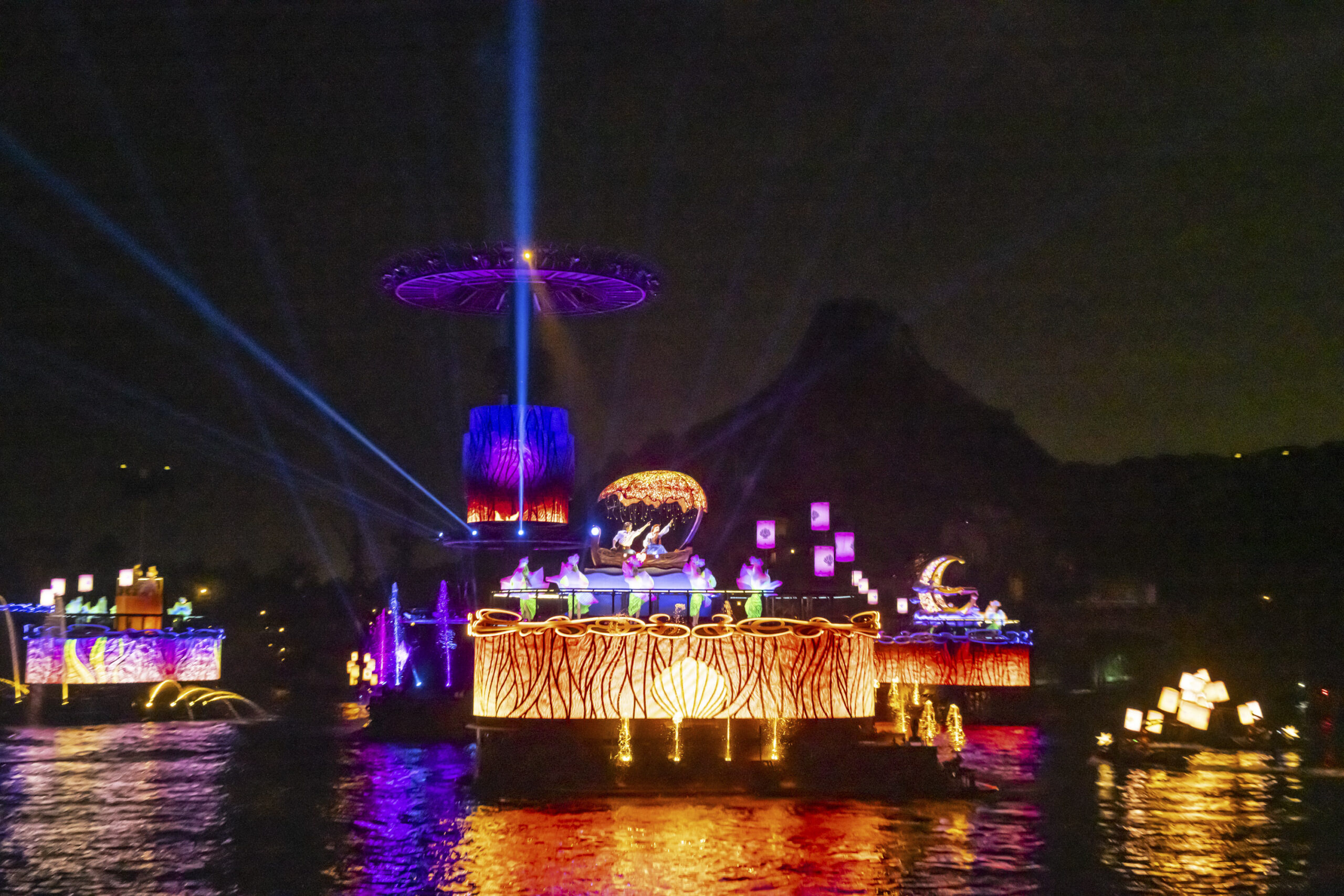 東京ディズニーシー ビリーヴ!〜シー・オブ・ドリームス〜 ハーバーを包む光と花火