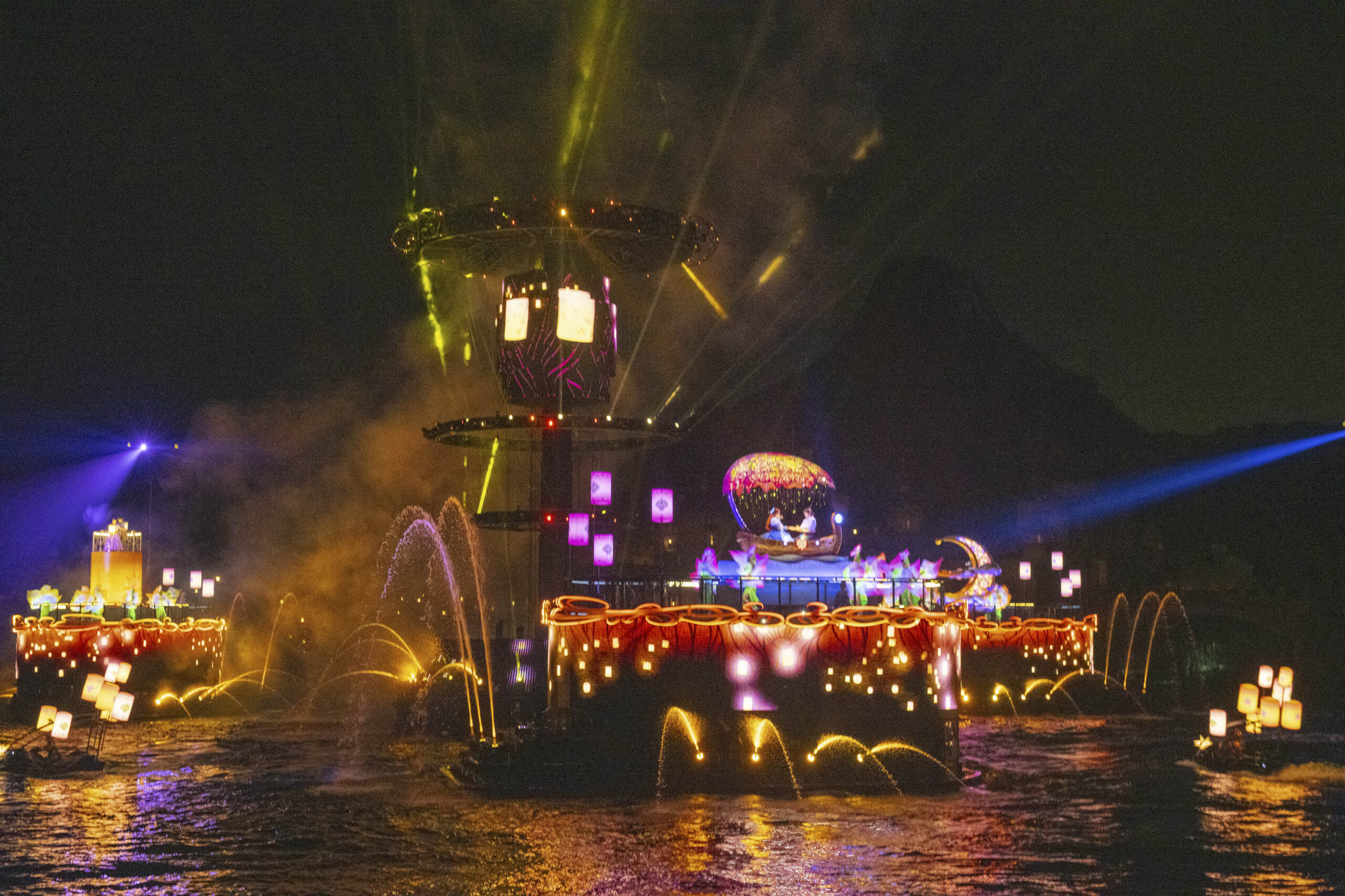 東京ディズニーシー ビリーヴ!〜シー・オブ・ドリームス〜 ハーバーを包む光と花火