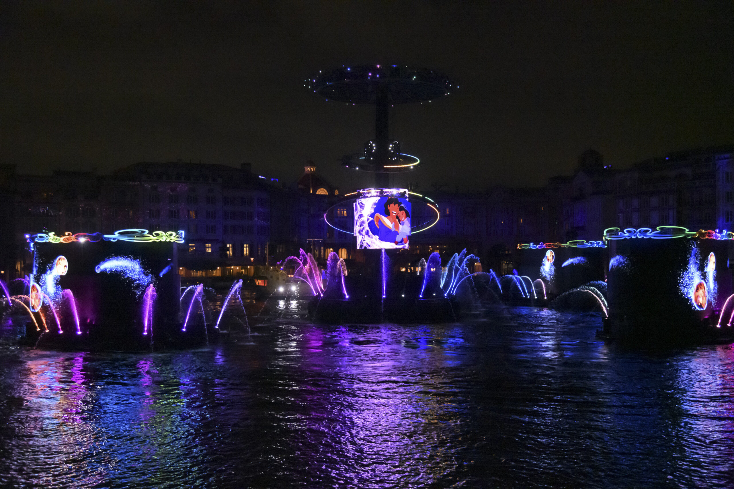 東京ディズニーシー ビリーヴ!〜シー・オブ・ドリームス〜 水上スクリーンによみがえる名場面