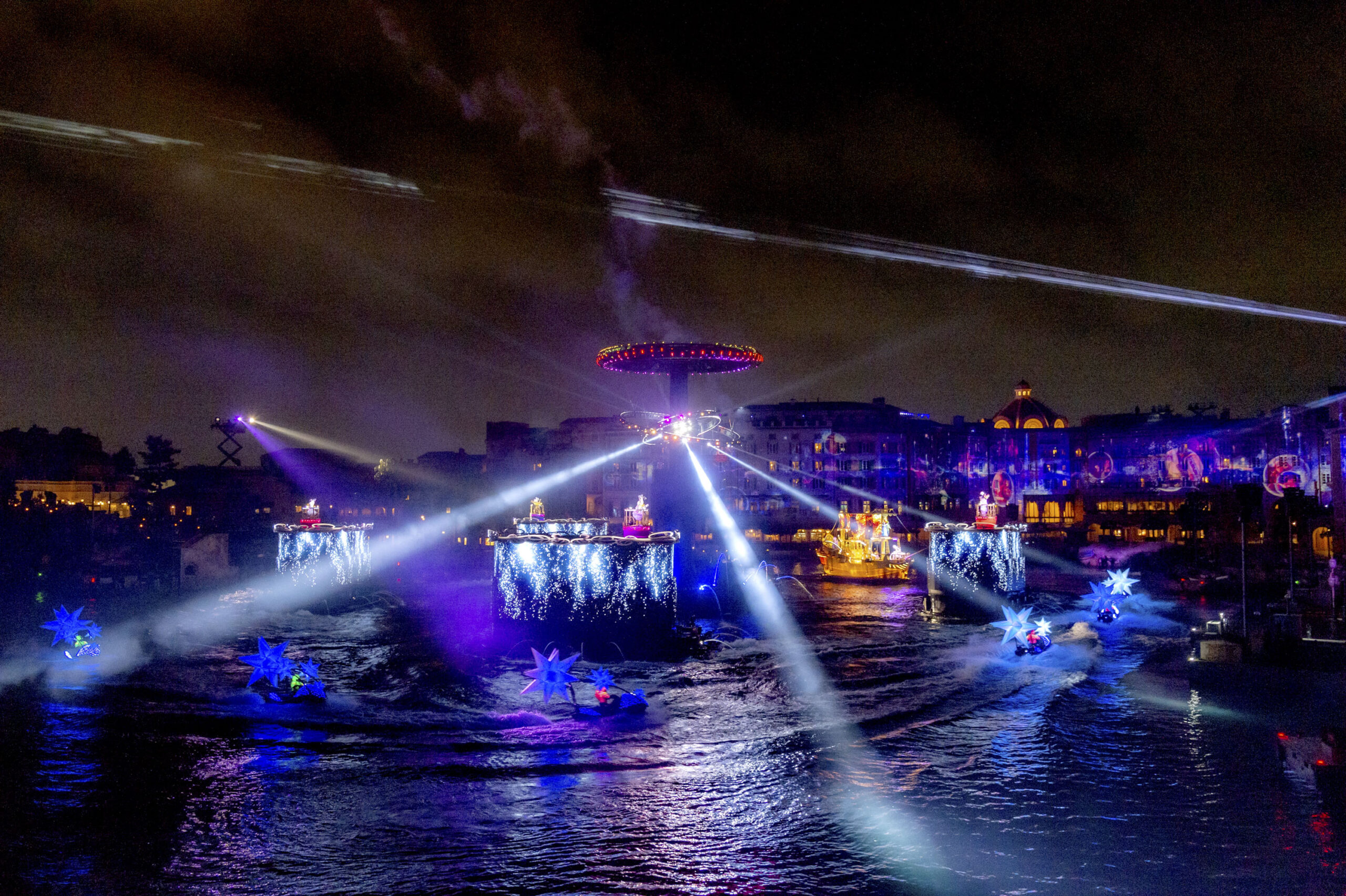 東京ディズニーシー ビリーヴ!〜シー・オブ・ドリームス〜 フィナーレを締めくくる光の隊列と花火
