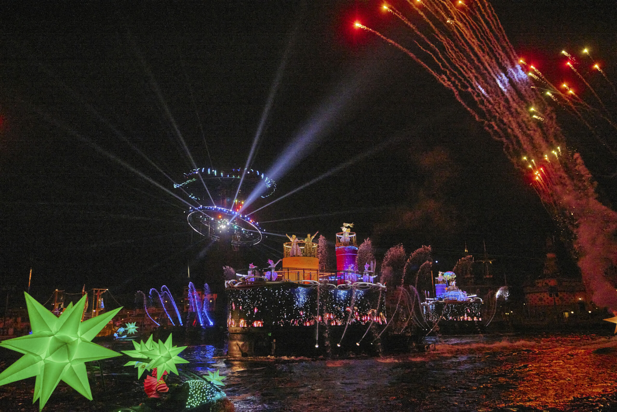 東京ディズニーシー ビリーヴ!〜シー・オブ・ドリームス〜 フィナーレを締めくくる光の隊列と花火