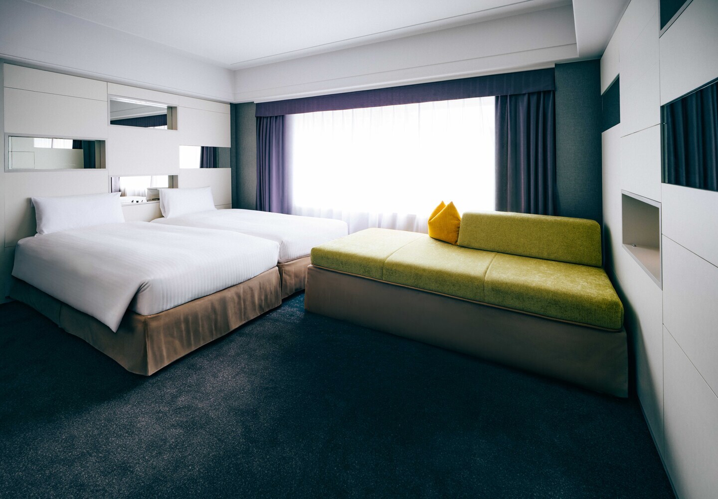 涼しいホテル館内や部屋でくつろぎながら謎解きに没頭できる
