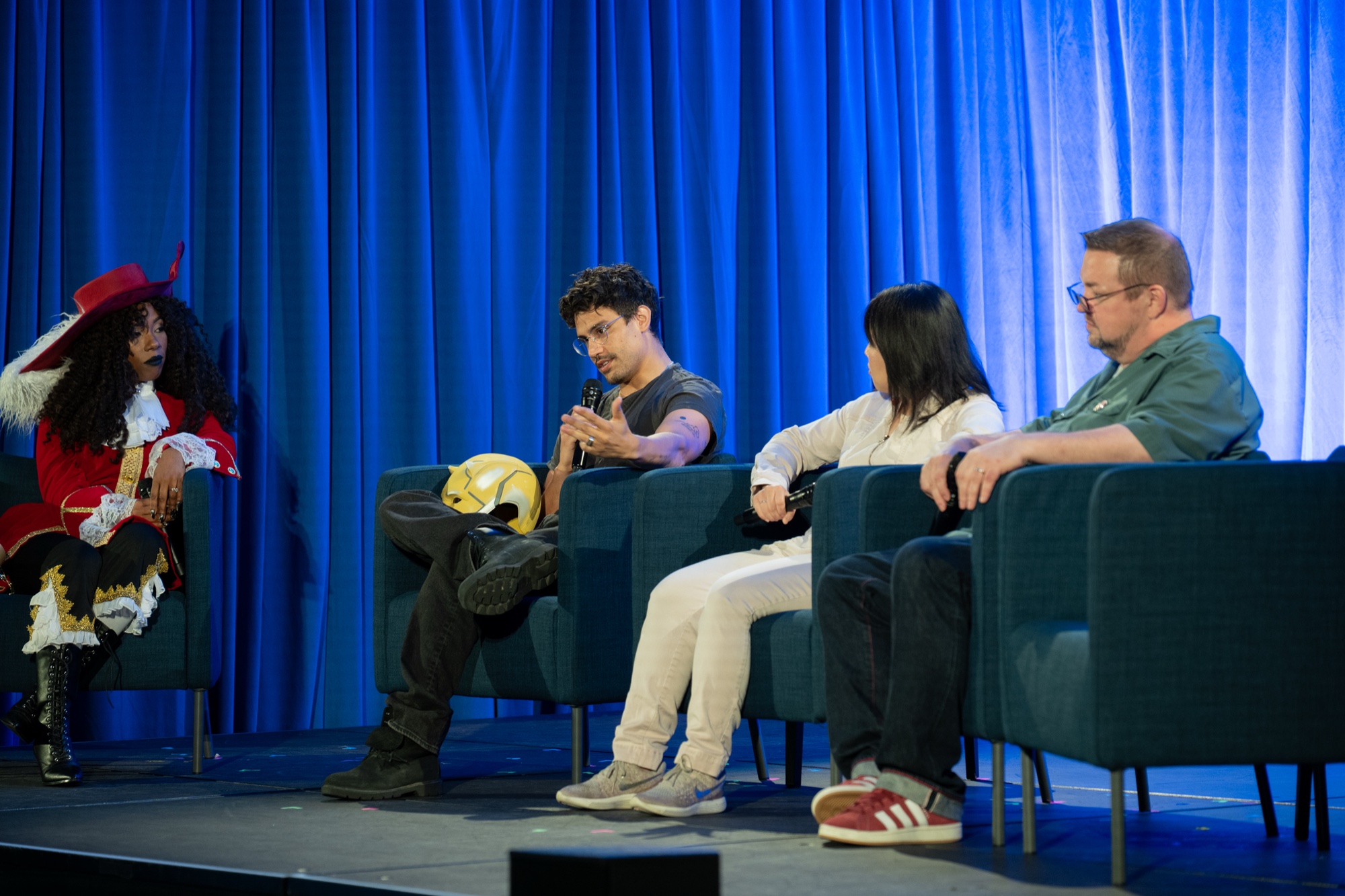「Future of Digital Comics: Disney, Marvel, & WEBTOON」の登壇者と客席