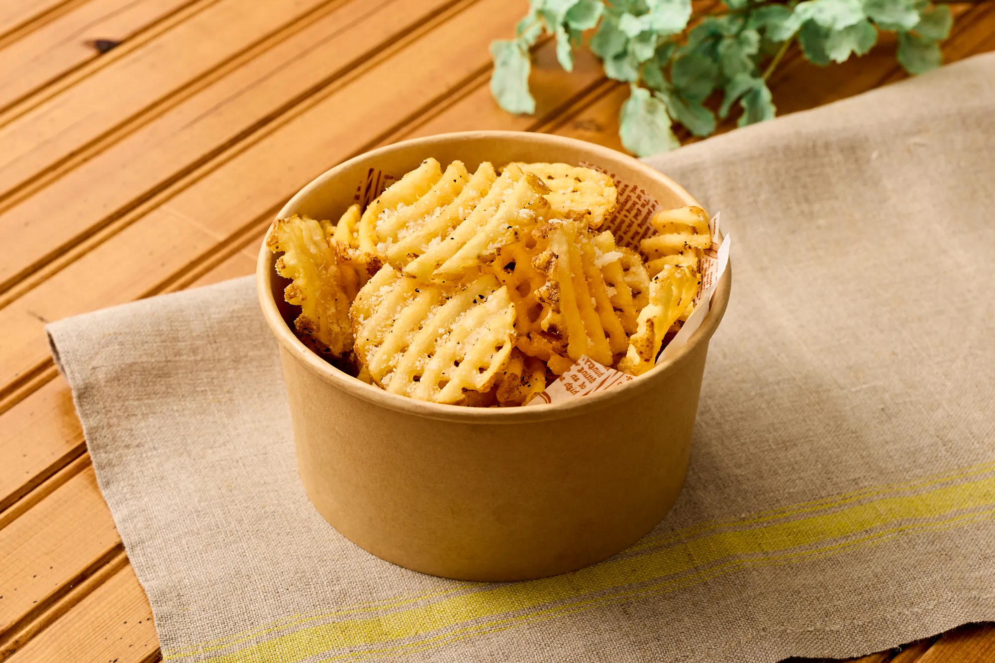 ワッフルカットのトリュフ風味フライドポテト