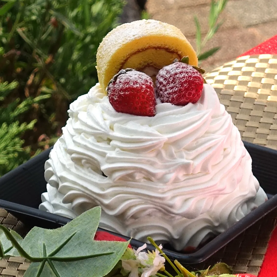 いちごとロールケーキのクリームかき氷