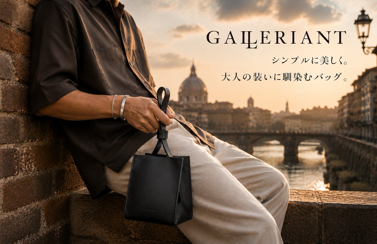 「GALLERIANT」のミニトートバッグを持つ着用イメージ