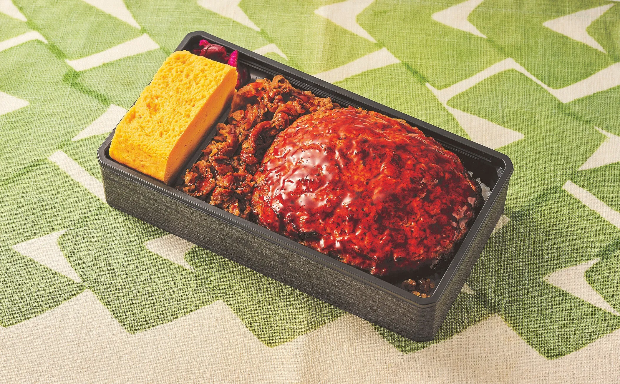 ハンバーグと厚焼き玉子の弁当