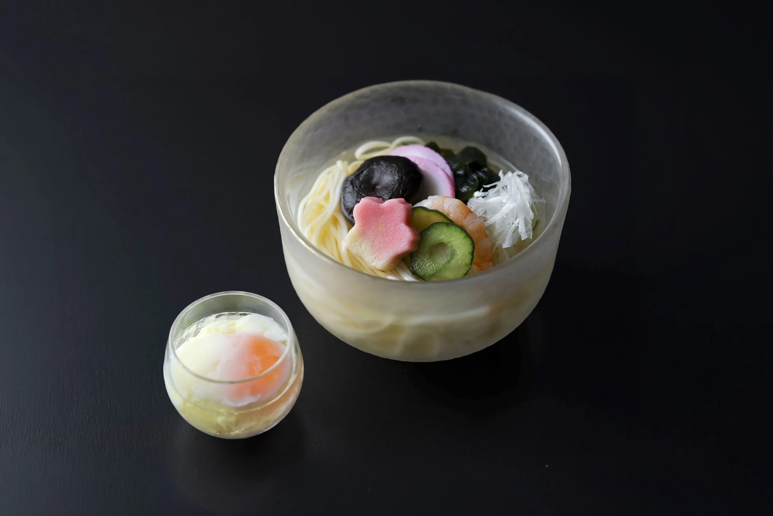 具材を添えた冷しそうめん