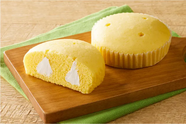 「十勝産牛乳入りホイップ レモン蒸しケーキ」の断面