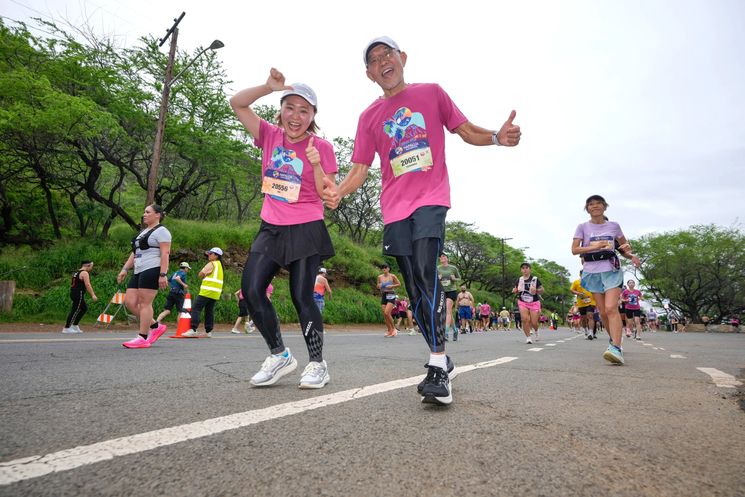 笑顔で走る参加者