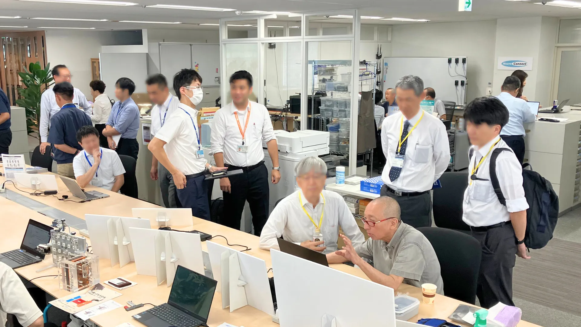 会場内での展示・相談風景