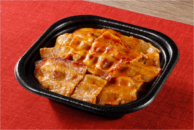 「舞木ドライブイン監修 豚焼肉丼」のタレ絡み豚肉