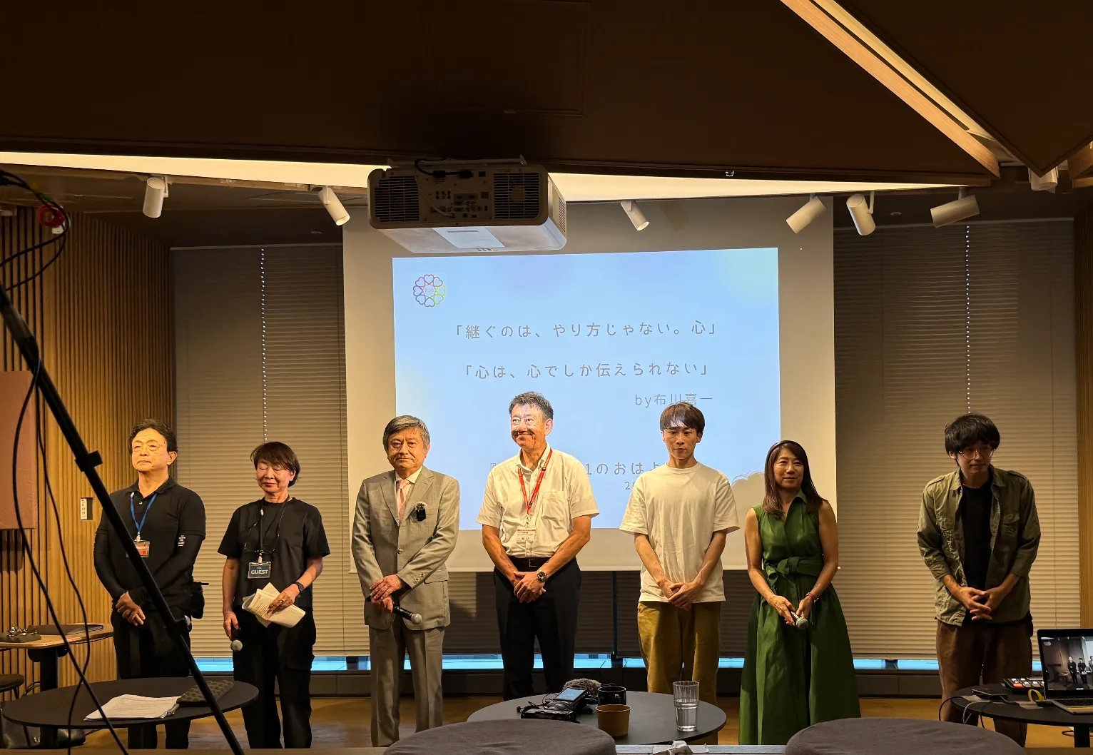 舞台作品後に並ぶ登壇者