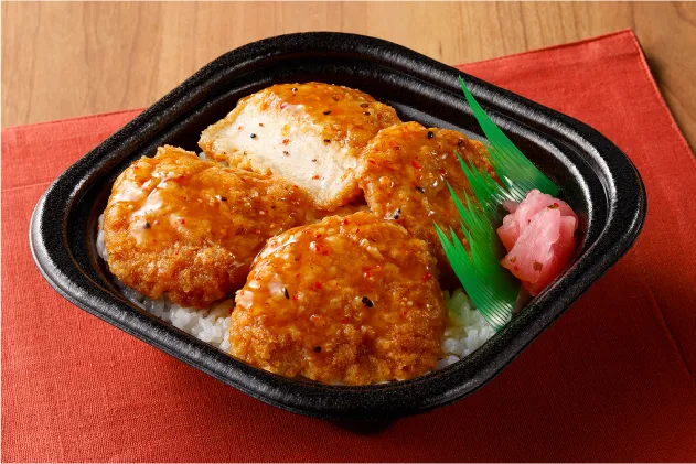 八幡屋礒五郎監修 たれカツ丼の盛り付け