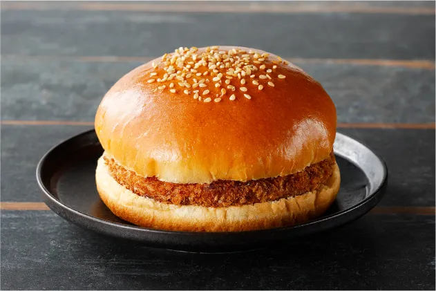 「風来坊監修 手羽先唐揚風チキンカツバーガー」の見た目