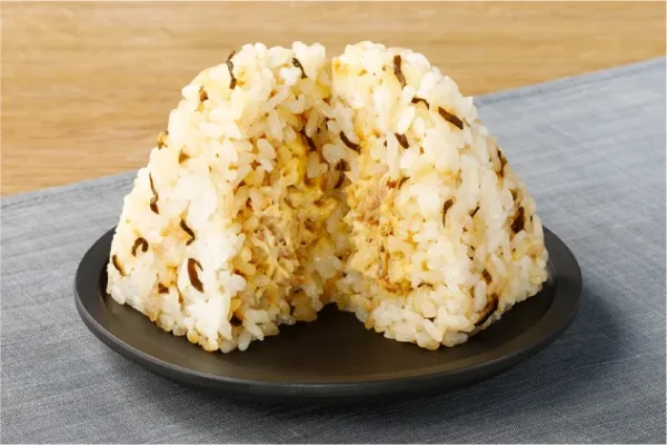 塩こんぶごはん 牛そぼろと卵黄