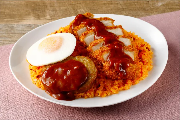 【まちかど厨房】「まん福洋食ミックス&チキンライス弁当」の盛り付け