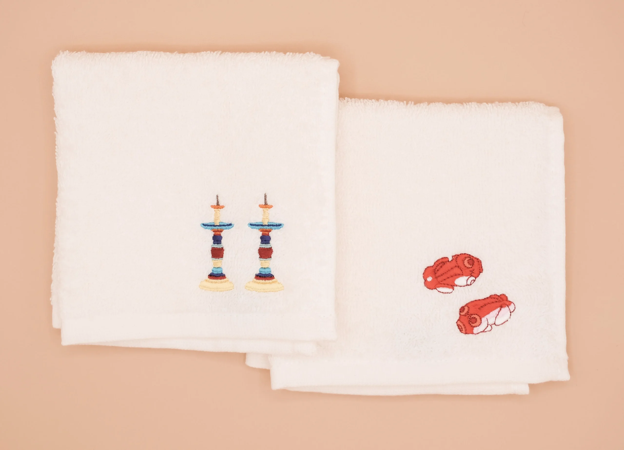 刺繍入りのタオルハンカチ2枚