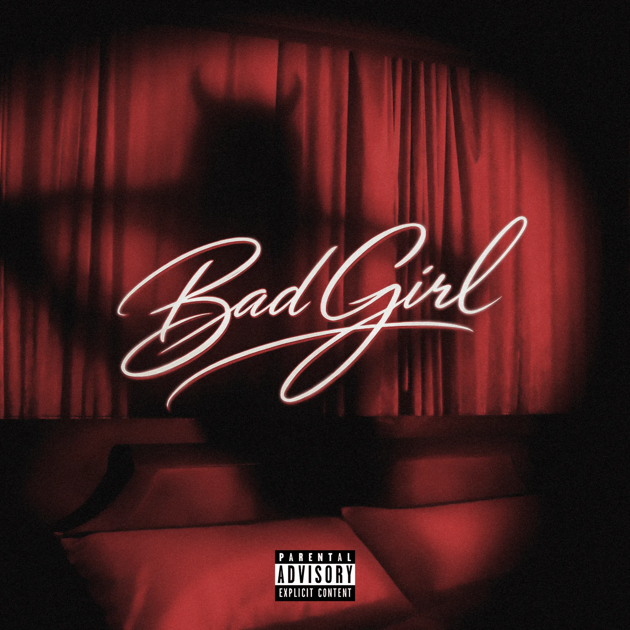深紅のカーテンを背景にした1st EP『Bad Girl』ジャケット