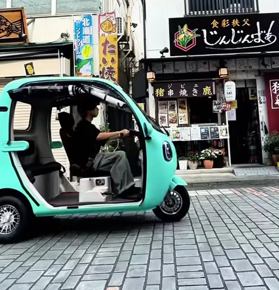 秩父の商店街を走るビベルトライク