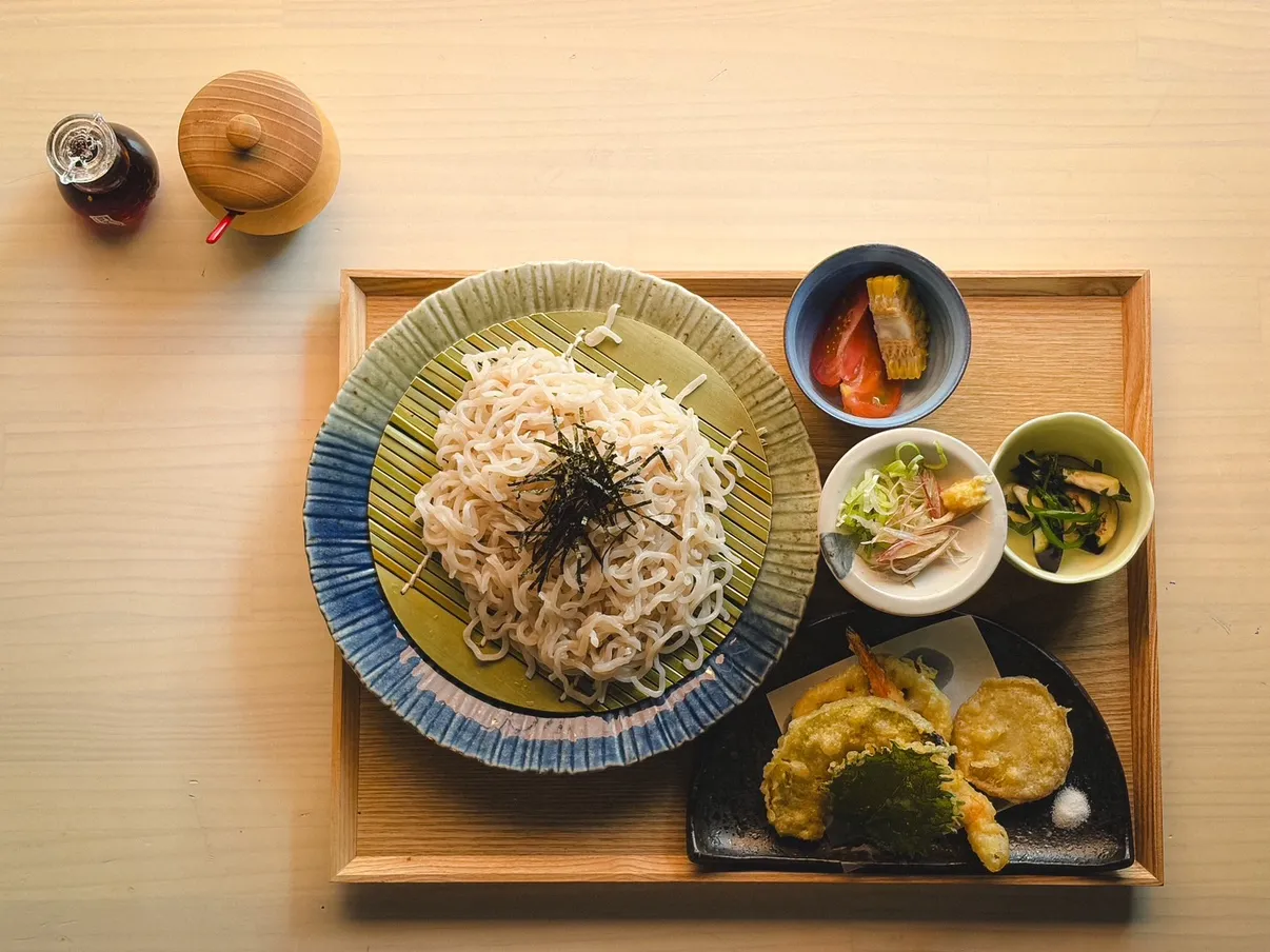 「天ぷら膳」の天ぷらと小鉢