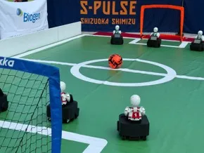 OriHime Cartが並ぶOriHimeサッカーの競技コート