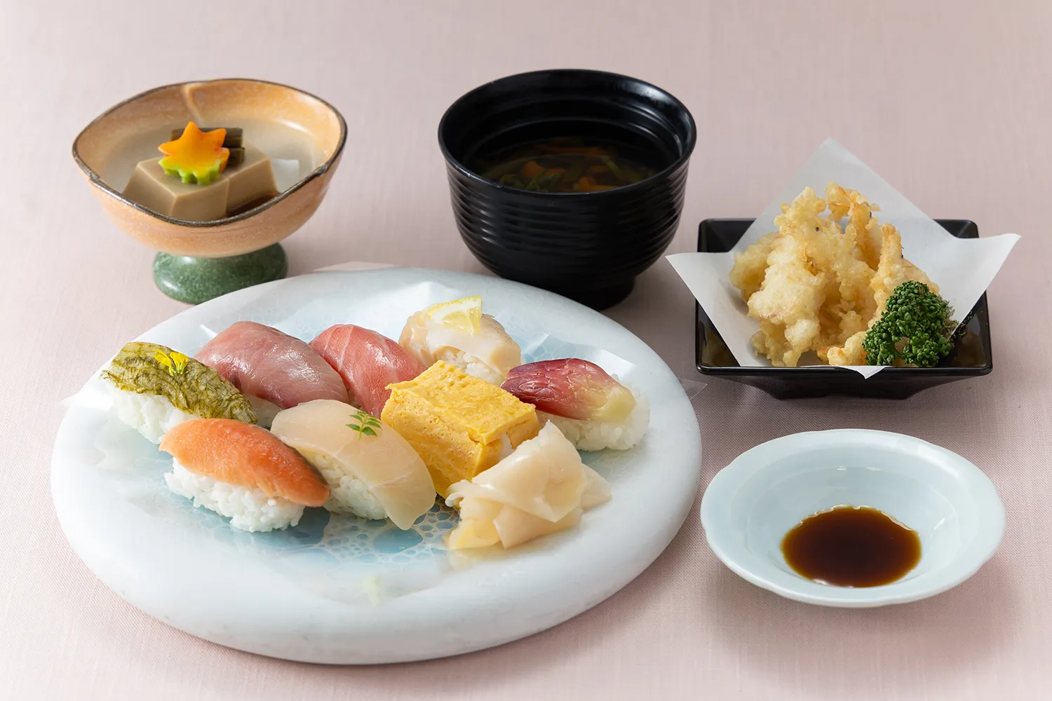 「たてやま鮨膳」の握り寿司と天ぷら・茶碗蒸しの膳