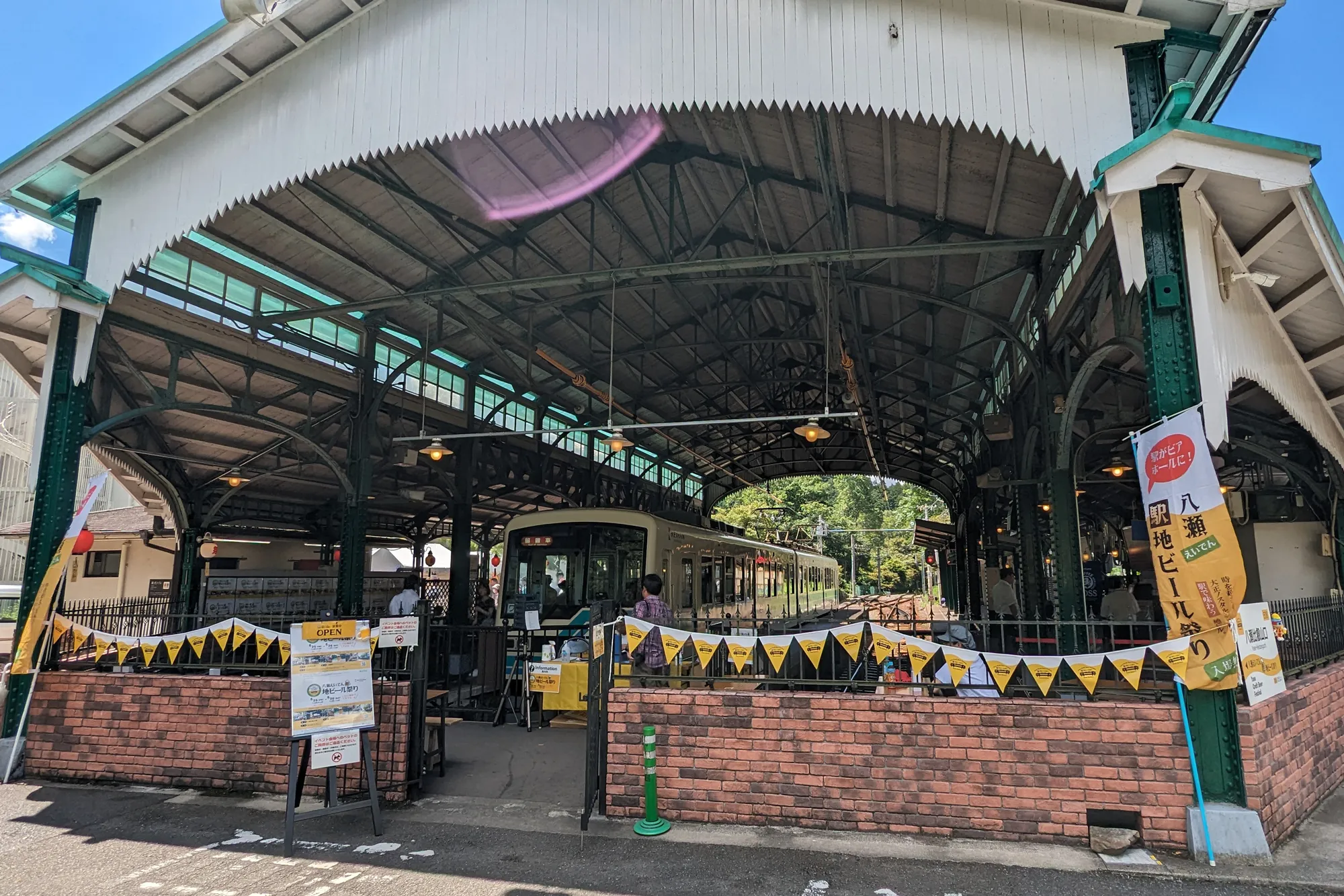1925年開業当時の面影を残す八瀬比叡山口駅の大屋根プラットホーム