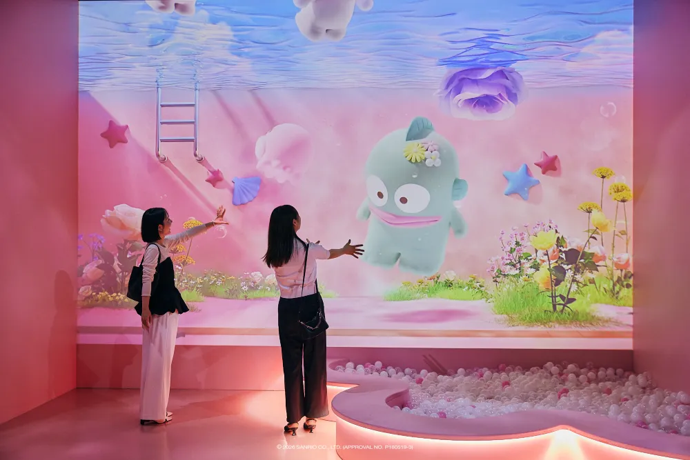 水中世界のプロジェクションマッピング展示