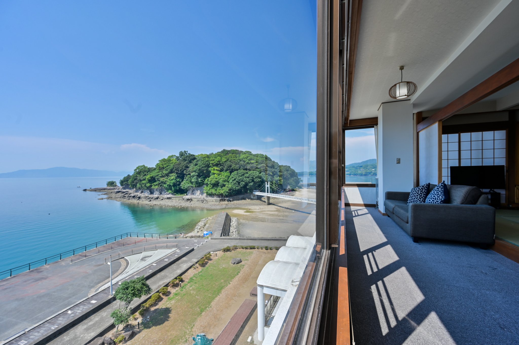 客室から見える小島と海の眺め